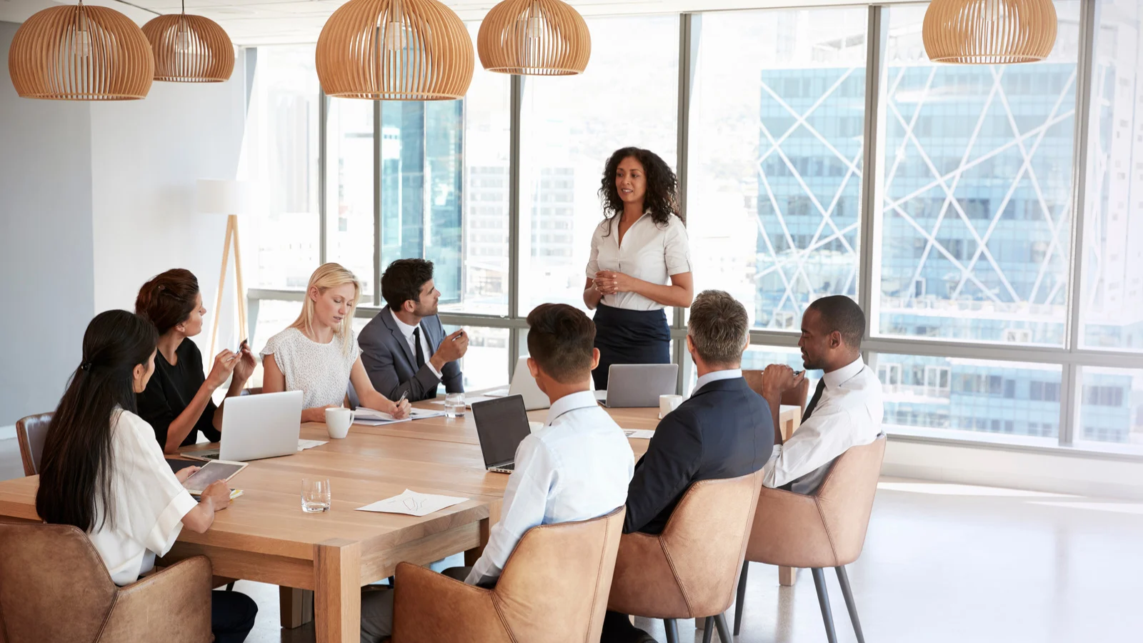 Team meeting. When to hire VPs